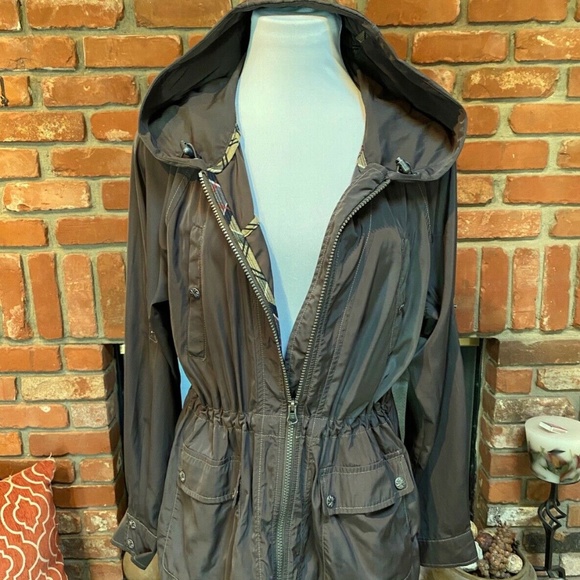 ATHLETA Waterproof L Anorak Jacket MSRP $2… - Picture 4 of 9